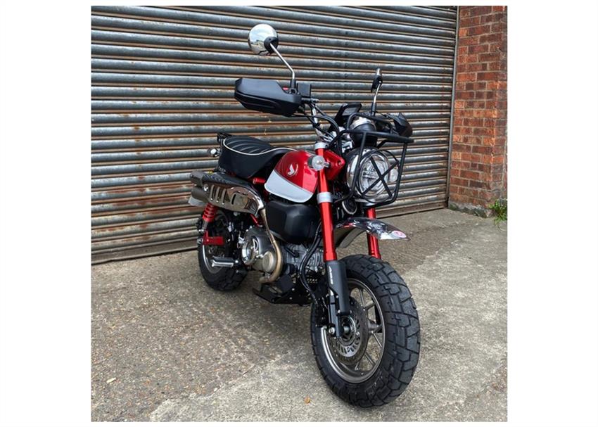 モンキー125 DAX125 ハンドガード【PYRAMID】（ピラミッド） HONDA MONKEY & MSX125 HANDGUARDS FROM PYRAMID